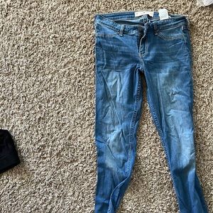 Barely worn Hollister jeans